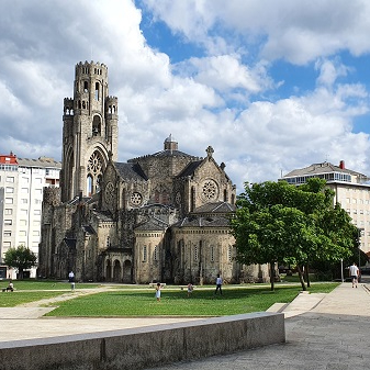 Rutas turísticas por el Ribeiro: templo de la Veracruz en Carballiño